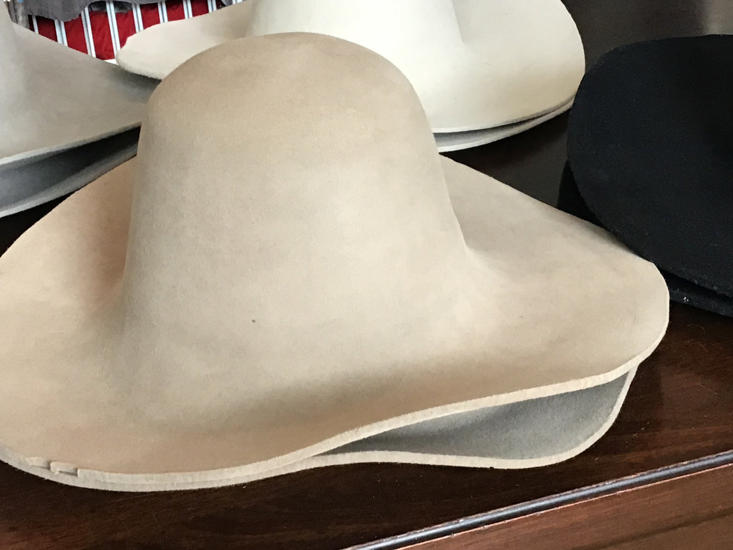 Western weight suede fur felt capelines 220? LT CAMEL