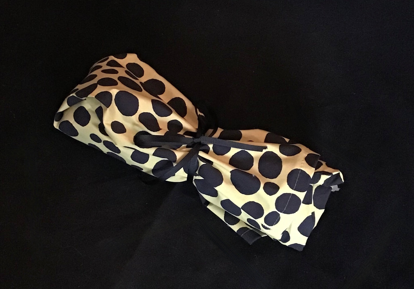 Leopard (dots?) in minimalist cotton print