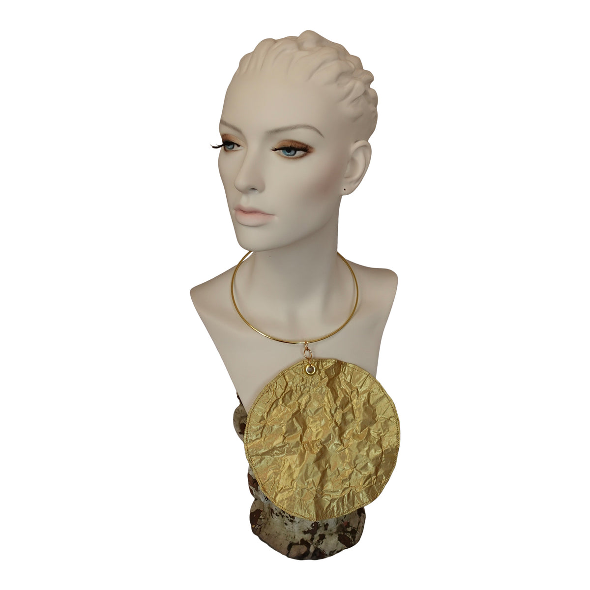 a mannequin with a necklace
