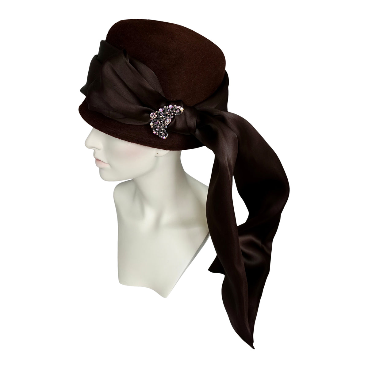 a mannequin with a hat